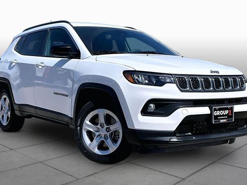 Used 2023 Jeep Compass Latitude AWD/4WD image 3
