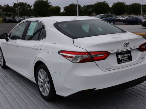 Used 2018 Toyota Camry LE FWD image 3