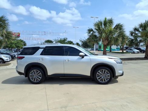 Used 2025 Nissan Pathfinder SL w/ SL Premium Package FWD image 6