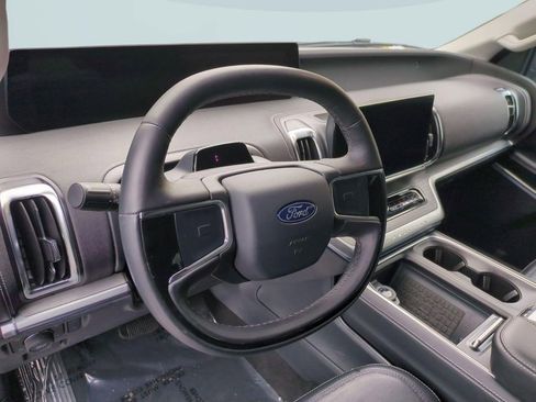 Used 2025 Ford Expedition Max Platinum AWD/4WD image 13