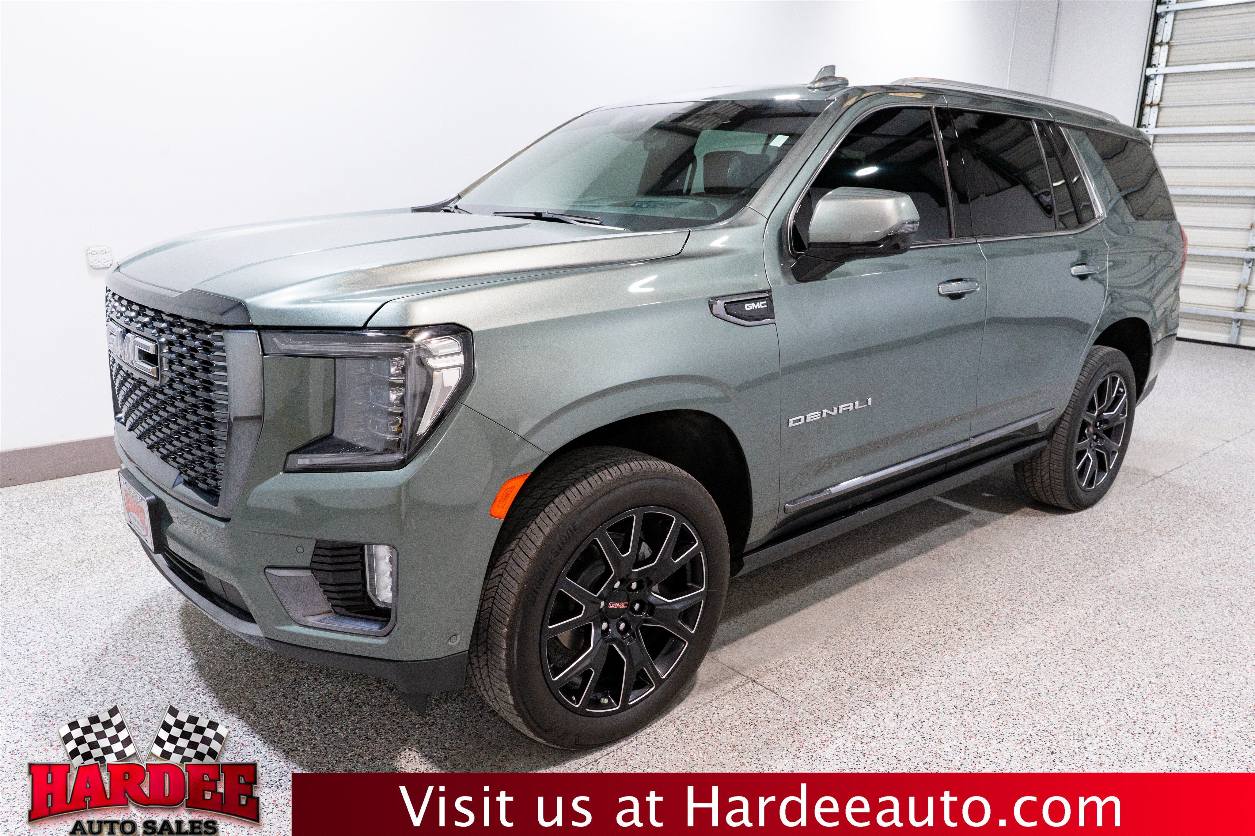 Used 2024 GMC Yukon Denali Ultimate AWD/4WD image 2