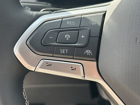 New 2026 Volkswagen Atlas Cross Sport SE FWD image 21