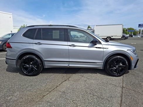 Used 2024 Volkswagen Tiguan SE R-Line AWD/4WD image 7