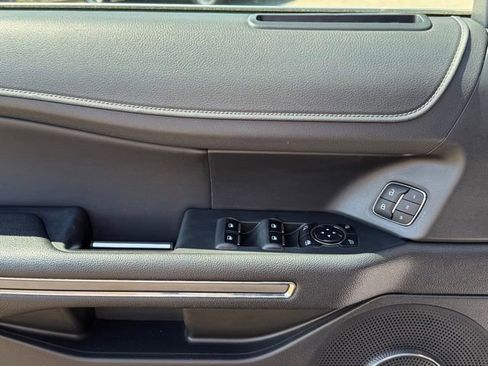 Used 2024 Ford Expedition Max XLT image 15