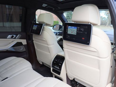 Used 2019 BMW X7 xDrive50i w/ Dynamic Handling Package AWD/4WD image 21