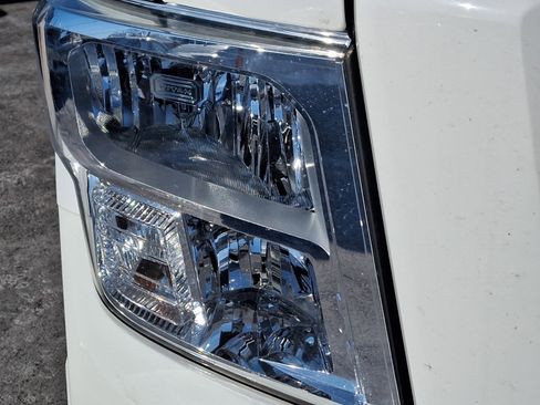 Used 2021 Nissan Titan SV w/ SV Convenience Package image 9