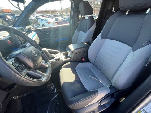 Used 2025 Toyota Tacoma TRD Off-Road image 30