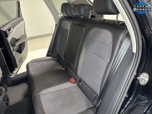 Used 2023 Volkswagen Taos SE w/ Black Wheel Package FWD image 26