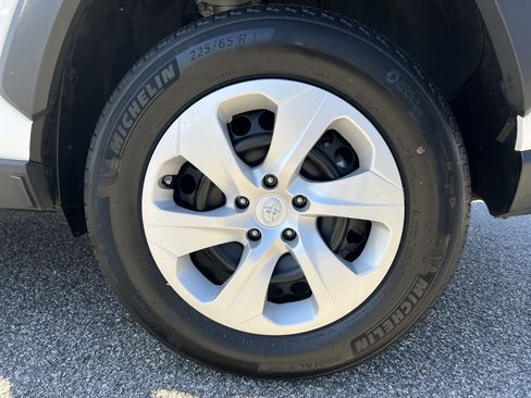 Certified 2024 Toyota RAV4 LE image 31