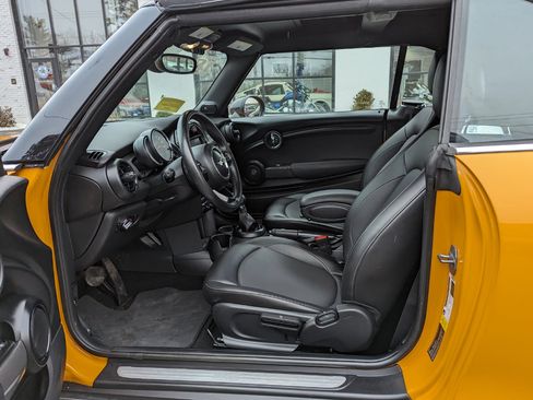 Used 2018 MINI Cooper Convertible image 12
