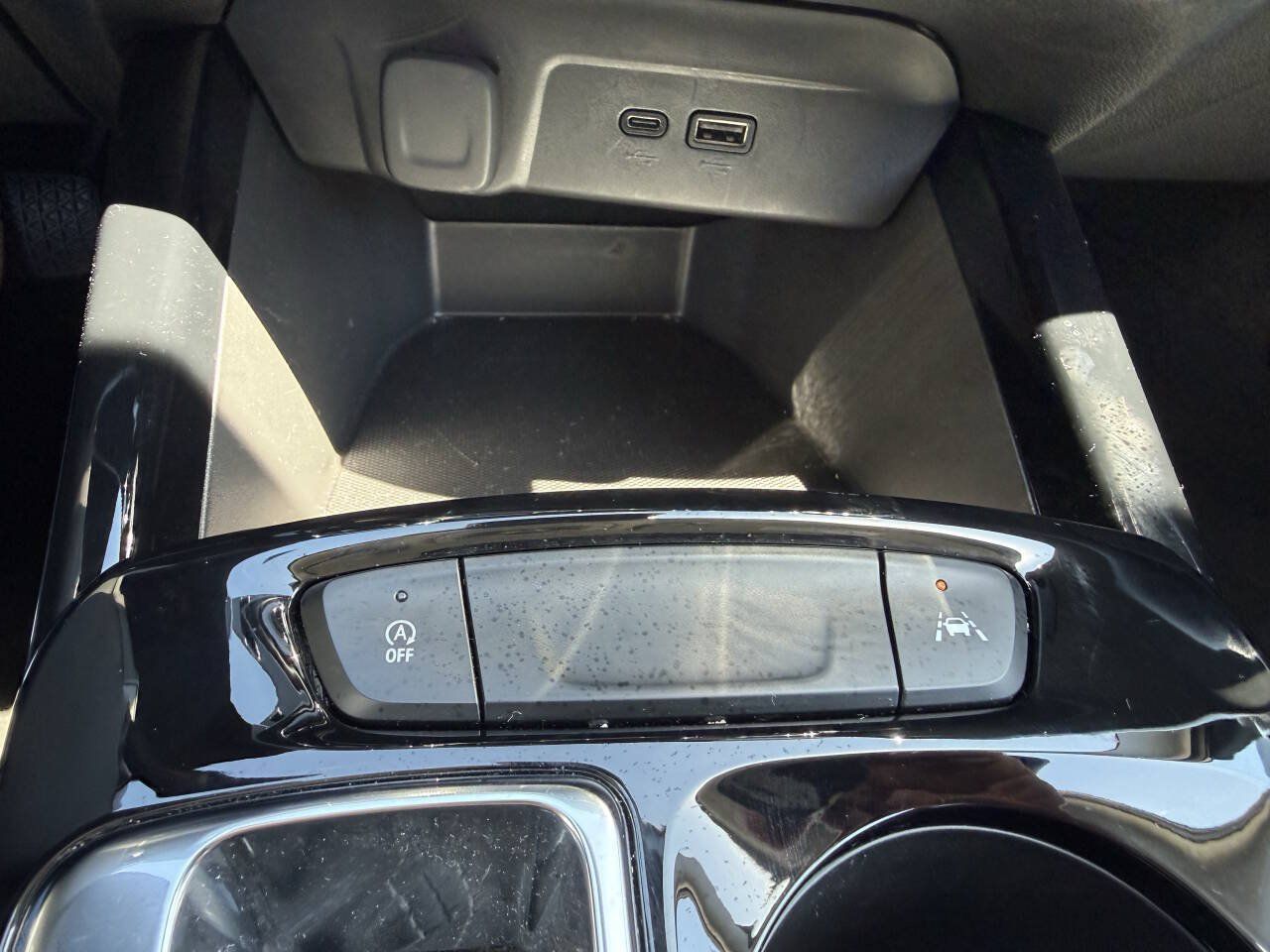 Used 2025 Chevrolet Trax LT w/ LT Convenience Package FWD image 22