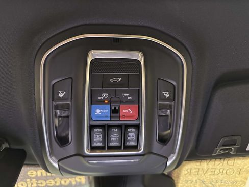 Used 2023 Jeep Grand Cherokee L Limited w/ Luxury Tech Group II AWD/4WD image 30
