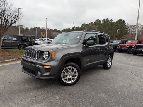 Used 2020 Jeep Renegade Latitude w/ Popular Equipment Group image 1