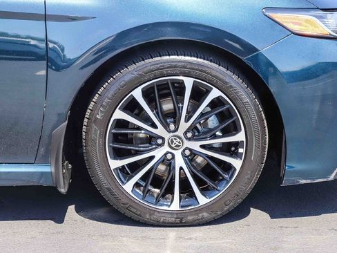 Certified 2020 Toyota Camry SE w/ Moonroof Package AWD/4WD image 11
