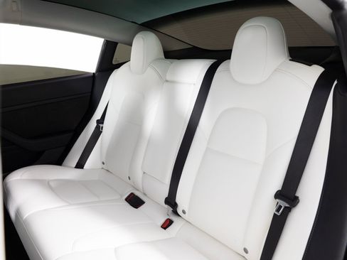 Used 2021 Tesla Model 3 Performance image 16