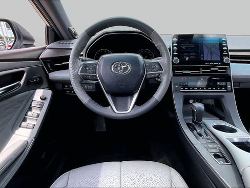 Used 2019 Toyota Avalon Limited FWD image 6