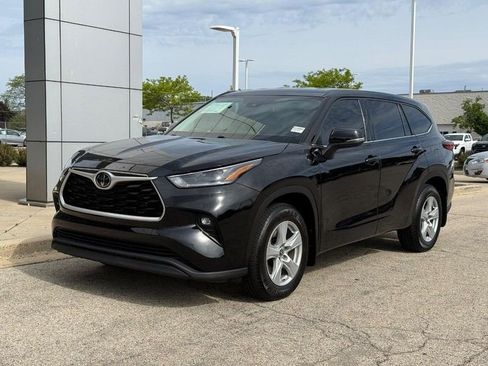 Used 2021 Toyota Highlander LE AWD/4WD image 7