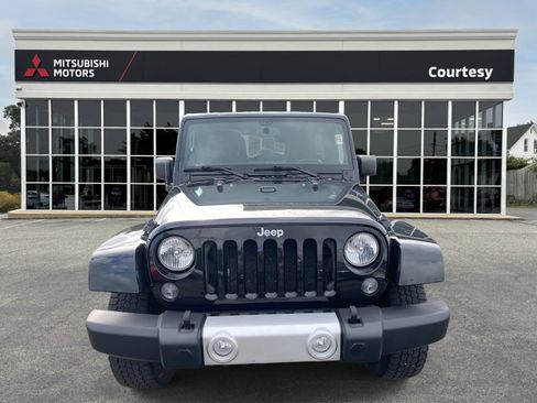 Used 2014 Jeep Wrangler Unlimited Sahara w/ Connectivity Group image 9