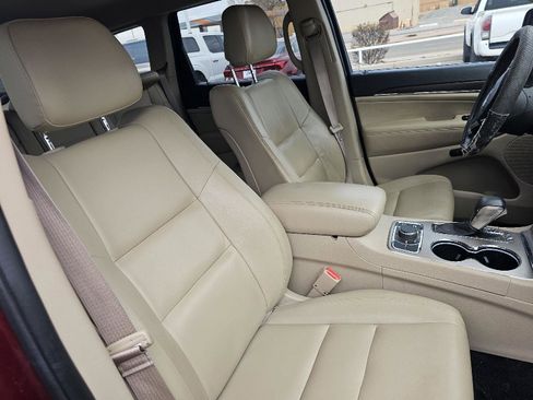 Used 2017 Jeep Grand Cherokee Limited image 17