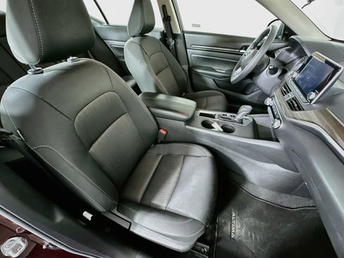 Used 2025 Nissan Altima 2.5 SV FWD image 28