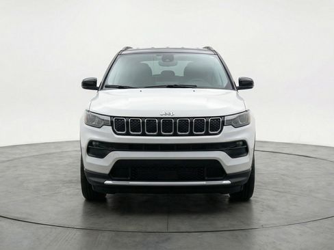 Used 2025 Jeep Compass Limited AWD/4WD image 2
