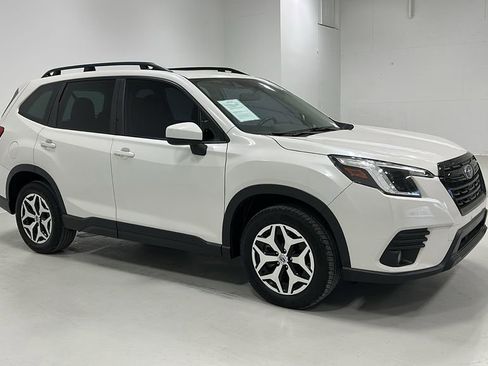 Used 2023 Subaru Forester Premium image 7