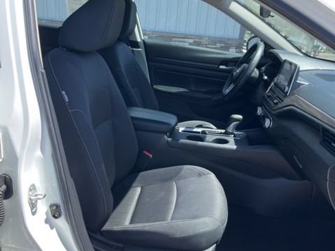 Used 2025 Nissan Altima 2.5 SV FWD image 30