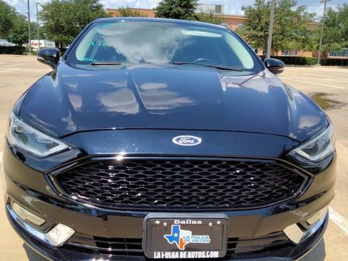 Used 2017 Ford Fusion SE w/ Fusion SE Technology Package image 2