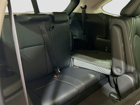 New 2025 Toyota Highlander Platinum image 25