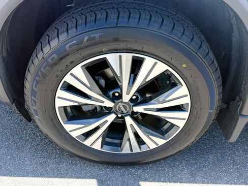 Used 2023 Nissan Rogue SV AWD/4WD image 10