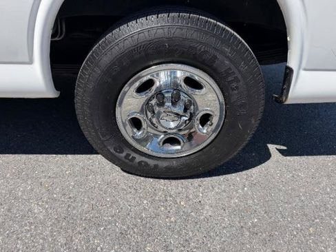 Used 2017 Chevrolet Express 3500 LT w/ LT Preferred Equipment Group RWD image 11
