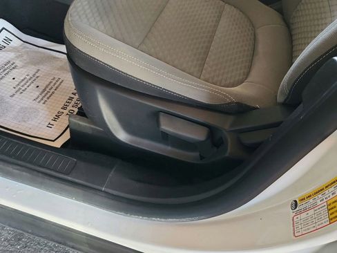 Used 2022 Ford Escape SE image 11