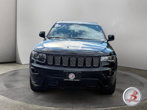 Used 2022 Jeep Grand Cherokee Laredo X AWD/4WD image 2
