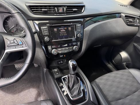 Used 2022 Nissan Rogue Sport SV w/ Technology Package image 19