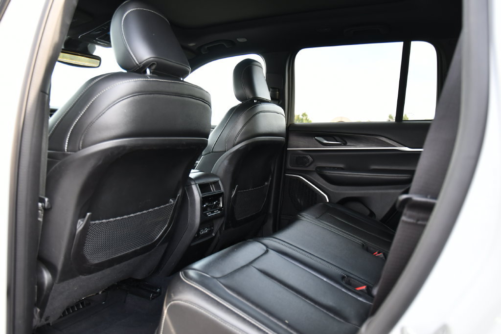 Used 2024 Jeep Grand Cherokee Limited 4xe AWD/4WD image 23