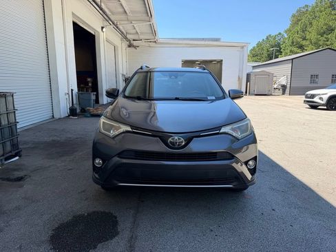 Used 2018 Toyota RAV4 XLE FWD image 2