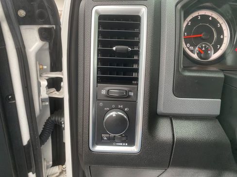 Used 2019 RAM 1500 Classic SLT image 14