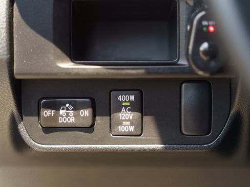 Used 2016 Toyota Tacoma TRD Off-Road w/ Premium & Technology Package RWD image 15