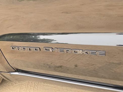 Used 2018 Jeep Grand Cherokee Altitude AWD/4WD image 31