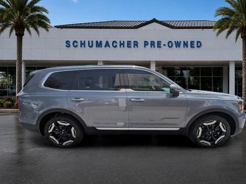 Used 2025 Kia Telluride S FWD image 8