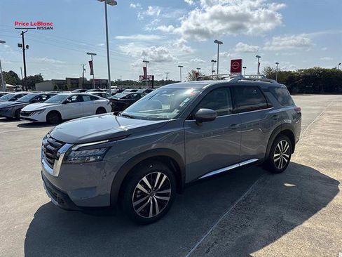 Used 2025 Nissan Pathfinder Platinum w/ Cargo Package FWD image 3