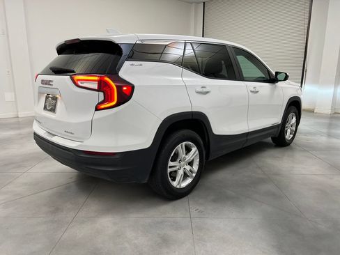 Used 2024 GMC Terrain SLE AWD/4WD image 9