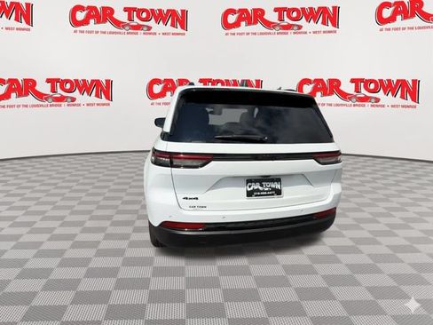 Used 2025 Jeep Grand Cherokee Altitude AWD/4WD image 7