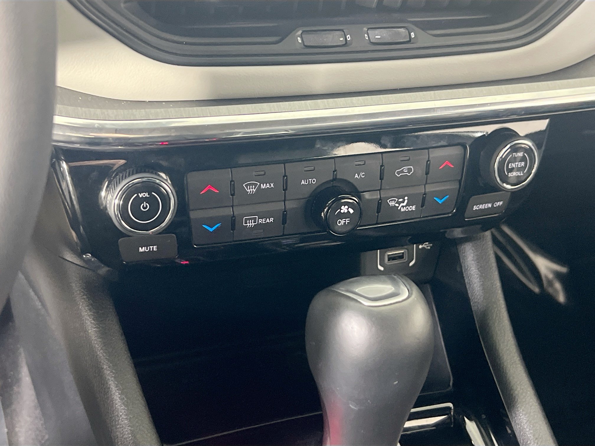 Used 2024 Jeep Compass Limited AWD/4WD image 15