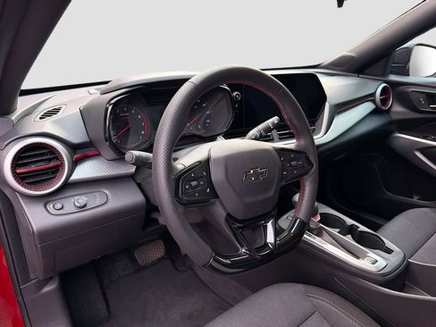 Used 2024 Chevrolet Trax RS w/ Sunroof Package FWD image 9