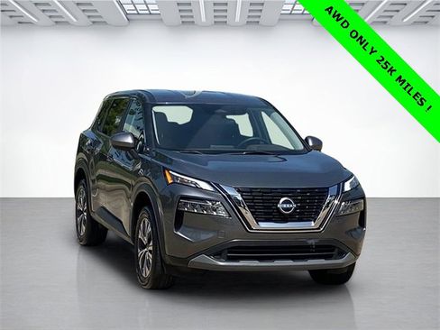 Used 2023 Nissan Rogue SV image 4