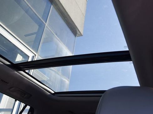 Used 2021 Toyota Highlander Platinum image 18