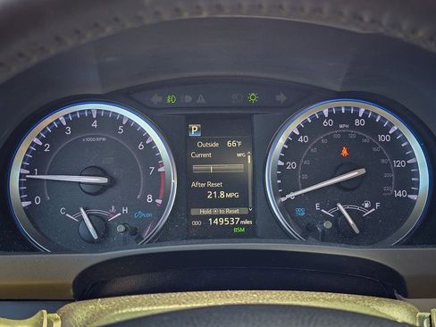 Used 2019 Toyota Highlander XLE AWD/4WD image 16