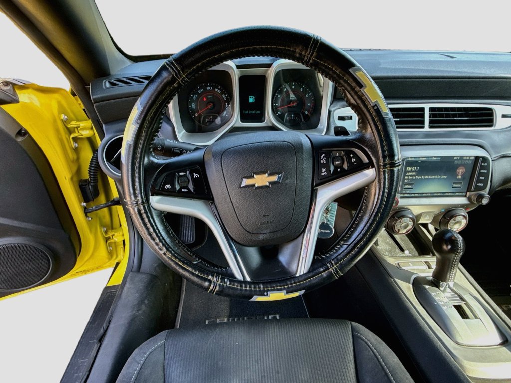 Used 2015 Chevrolet Camaro LT RWD image 11