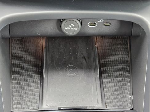 Used 2025 Volvo XC40 B5 Core w/ Protection Package image 33